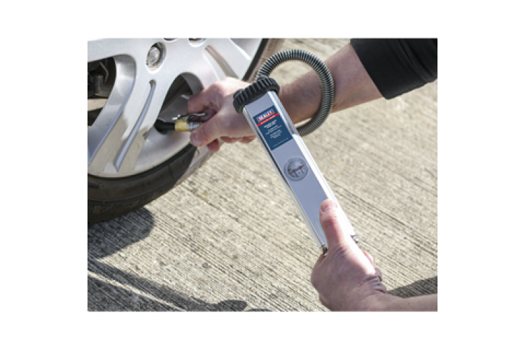 TYRE INFLATOR WITH CLIP-ON CONNECTOR